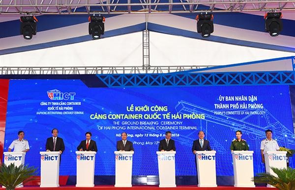 Premierminister Nguyen Xuan Phuc befiehlt den Baubeginn der Containerterminals des Hafens Lach Huyen - ảnh 1